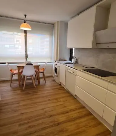 Apartment Precioso Piso, Luminoso Y Calido En Santander, Con Parking Gratuito Con Acceso Directo Al Piso *